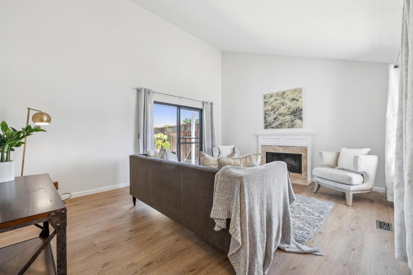 Detail Gallery Image 14 of 88 For 1009 Courtland Ave, Milpitas,  CA 95035 - 2 Beds | 2 Baths