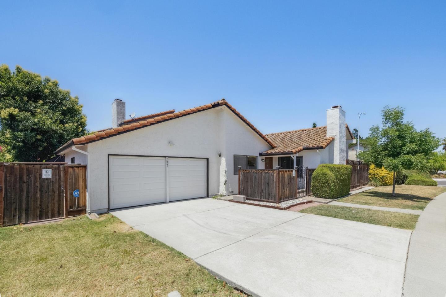 Detail Gallery Image 4 of 88 For 1009 Courtland Ave, Milpitas,  CA 95035 - 2 Beds | 2 Baths