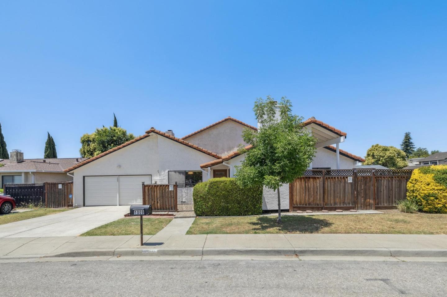Detail Gallery Image 5 of 88 For 1009 Courtland Ave, Milpitas,  CA 95035 - 2 Beds | 2 Baths