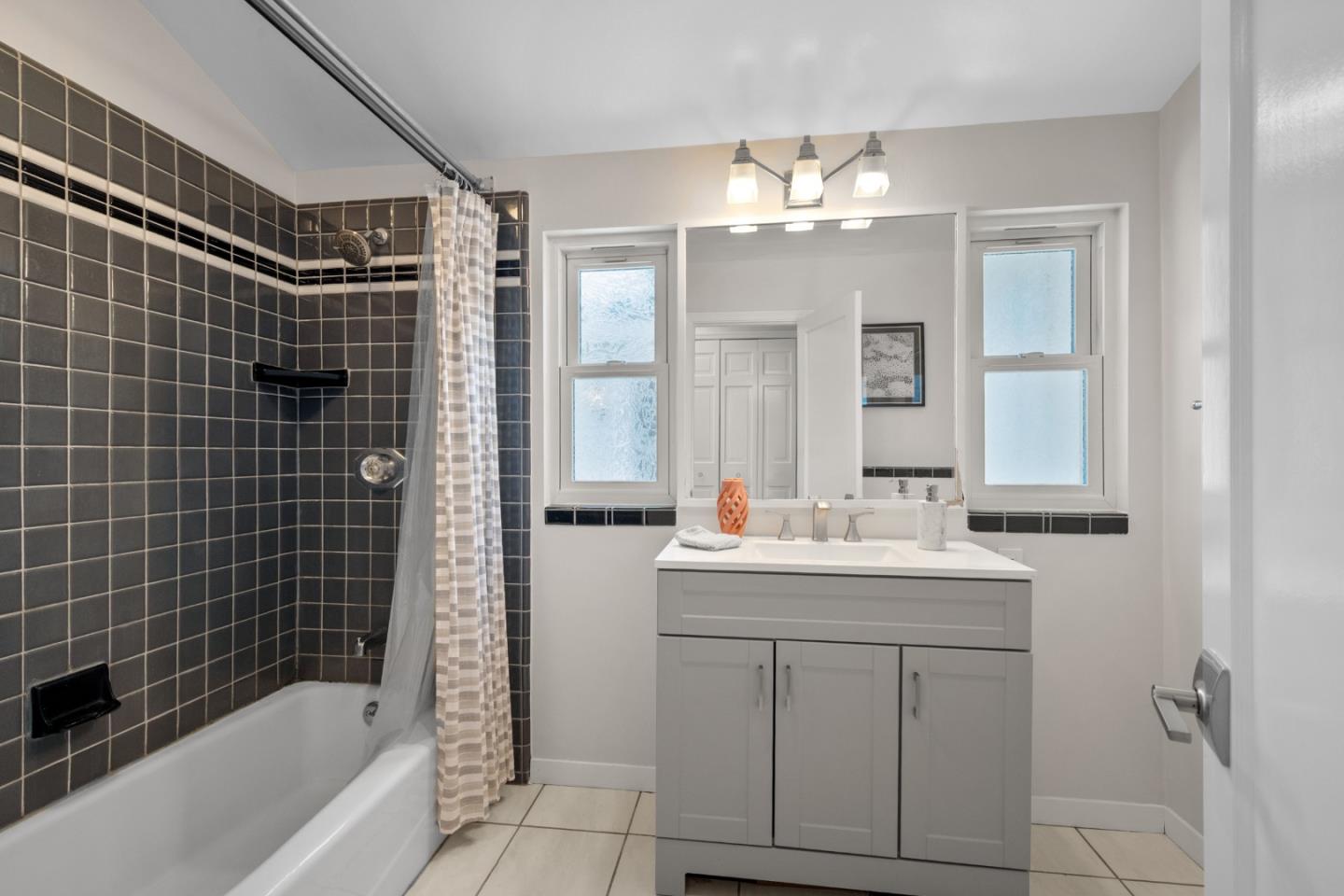Detail Gallery Image 19 of 46 For 20 Sara Ln, Alamo,  CA 94507 - 4 Beds | 2/1 Baths