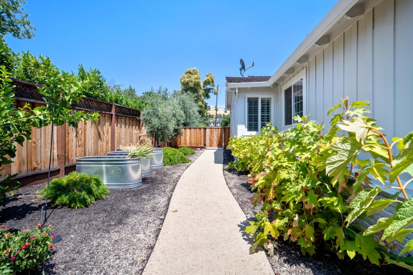 Detail Gallery Image 37 of 46 For 20 Sara Ln, Alamo,  CA 94507 - 4 Beds | 2/1 Baths