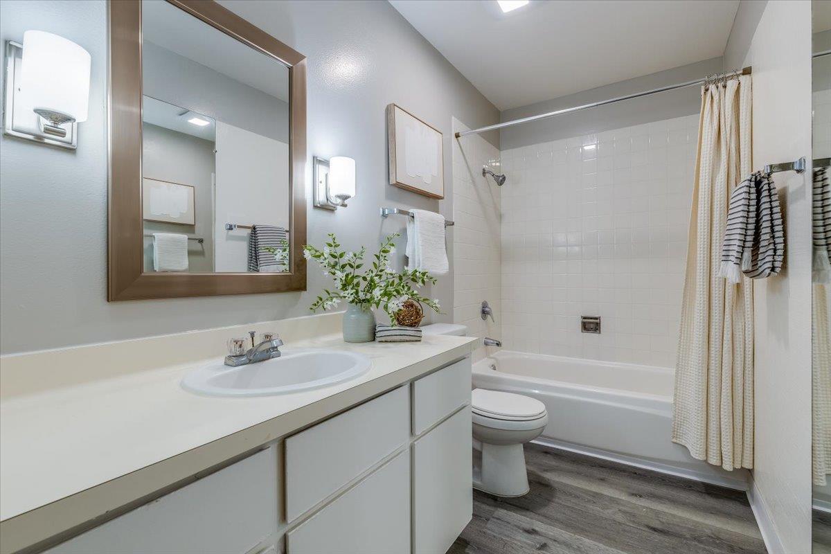 Detail Gallery Image 11 of 17 For 976 Kiely Blvd #I,  Santa Clara,  CA 95051 - 2 Beds | 2 Baths