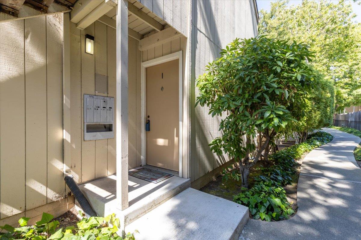 Detail Gallery Image 2 of 17 For 976 Kiely Blvd #I,  Santa Clara,  CA 95051 - 2 Beds | 2 Baths