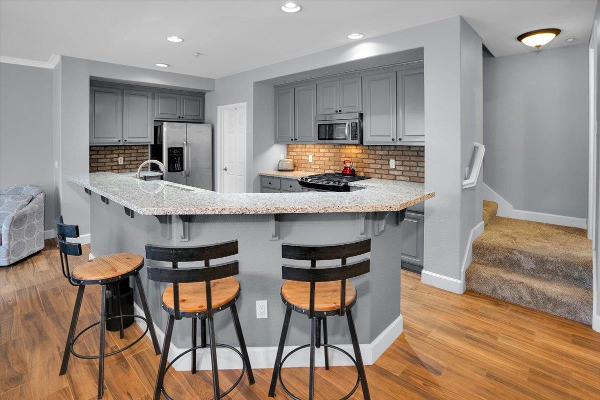 Detail Gallery Image 2 of 20 For 1339 Marcello Dr, San Jose,  CA 95131 - 2 Beds | 2 Baths