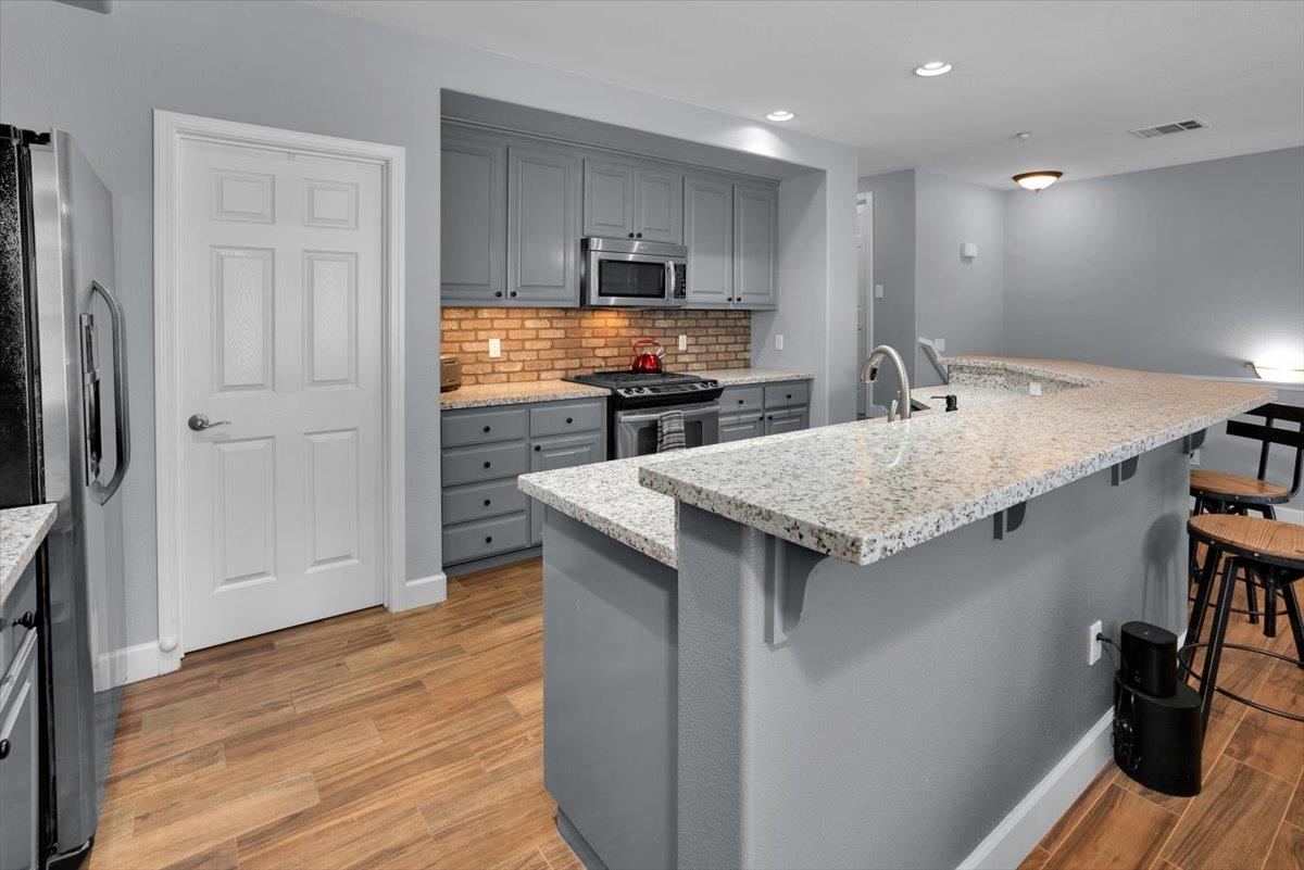 Detail Gallery Image 4 of 20 For 1339 Marcello Dr, San Jose,  CA 95131 - 2 Beds | 2 Baths
