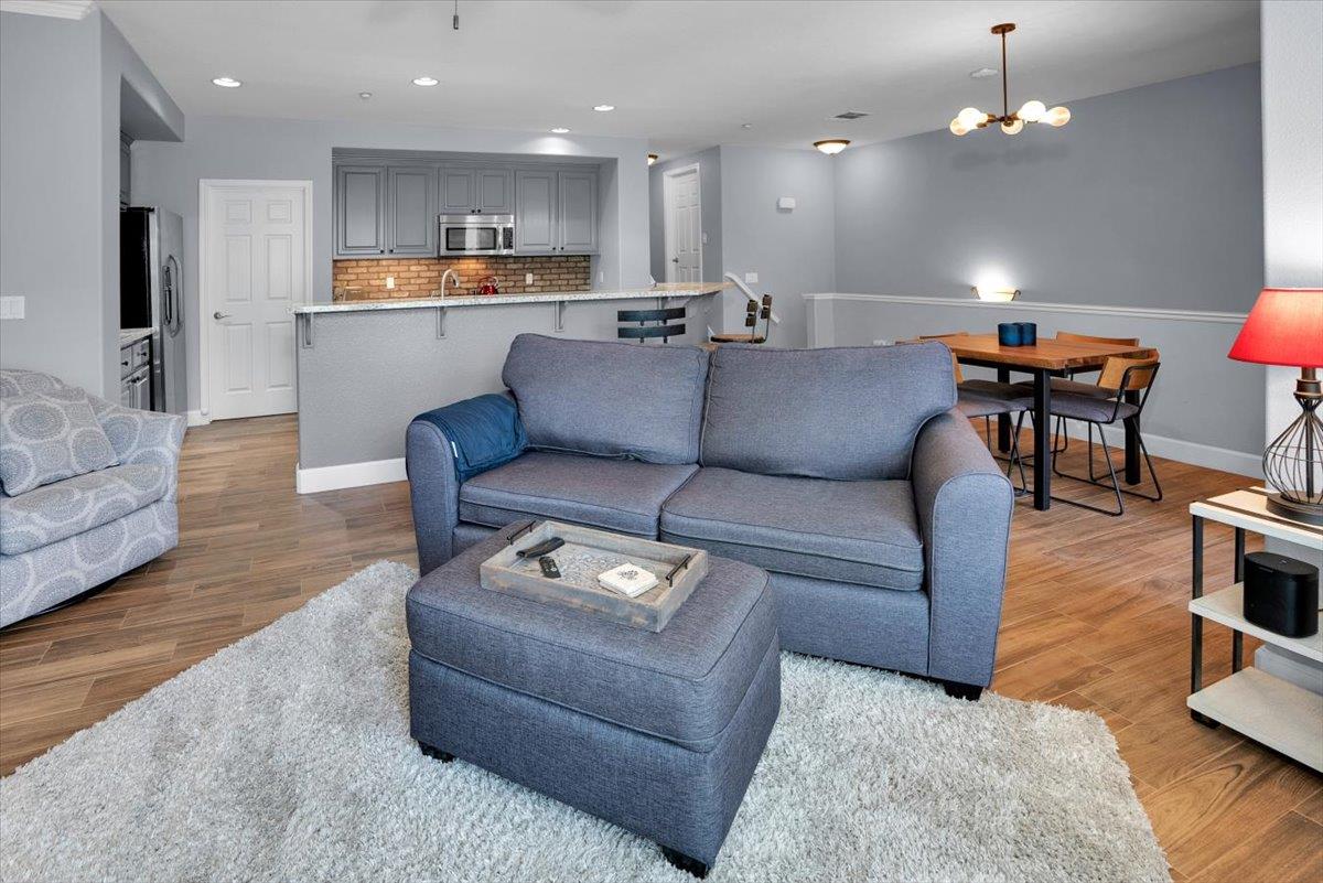 Detail Gallery Image 8 of 20 For 1339 Marcello Dr, San Jose,  CA 95131 - 2 Beds | 2 Baths