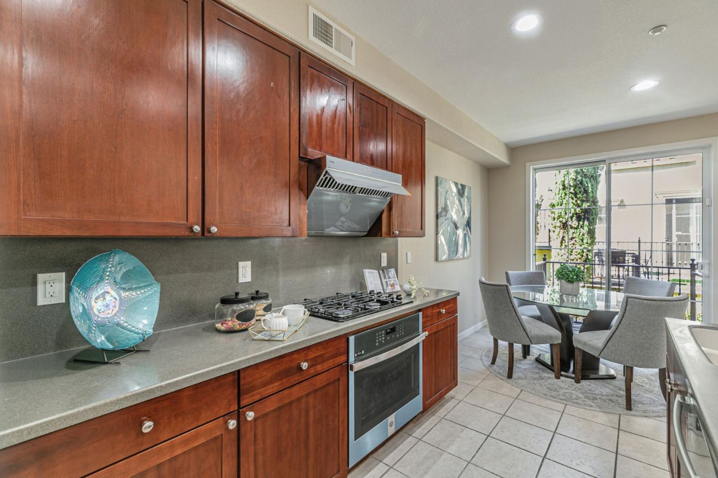 Detail Gallery Image 10 of 35 For 349 Marble Arch Ave, San Jose,  CA 95136 - 3 Beds | 2/1 Baths