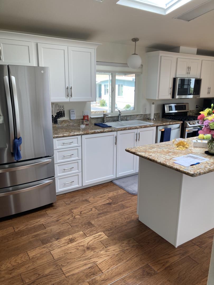 Detail Gallery Image 6 of 11 For 77 Leawood Dr #77,  Aptos,  CA 95003 - 3 Beds | 2 Baths