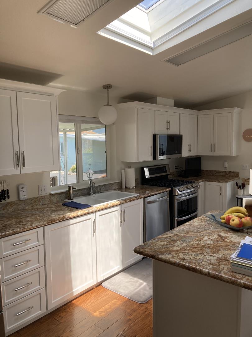 Detail Gallery Image 7 of 11 For 77 Leawood Dr #77,  Aptos,  CA 95003 - 3 Beds | 2 Baths