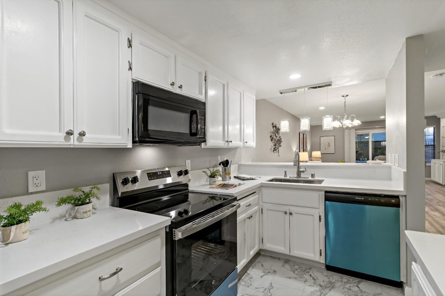 Detail Gallery Image 4 of 37 For 340 W Sunnyoaks Ave, Campbell,  CA 95008 - 2 Beds | 1/2 Baths