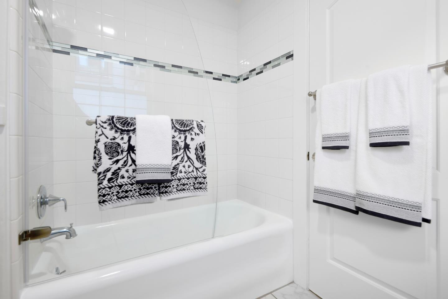 Detail Gallery Image 14 of 25 For 767 Calderon Ave, Mountain View,  CA 94041 - 2 Beds | 1 Baths