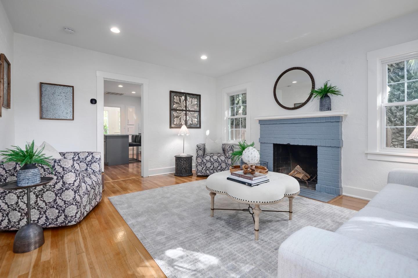 Detail Gallery Image 2 of 25 For 767 Calderon Ave, Mountain View,  CA 94041 - 2 Beds | 1 Baths