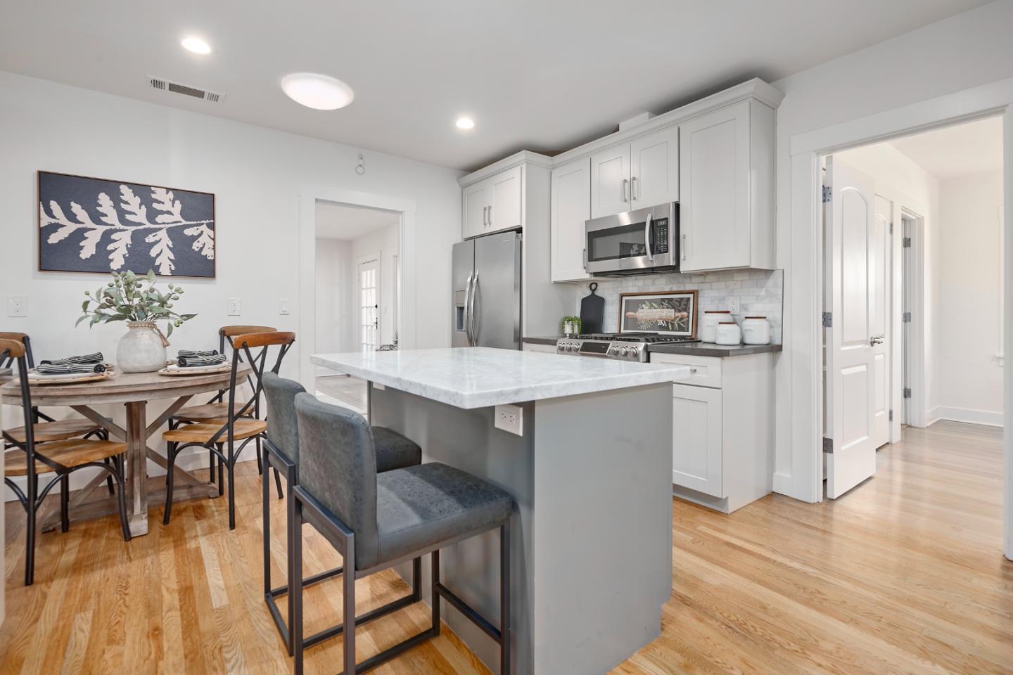 Detail Gallery Image 5 of 25 For 767 Calderon Ave, Mountain View,  CA 94041 - 2 Beds | 1 Baths