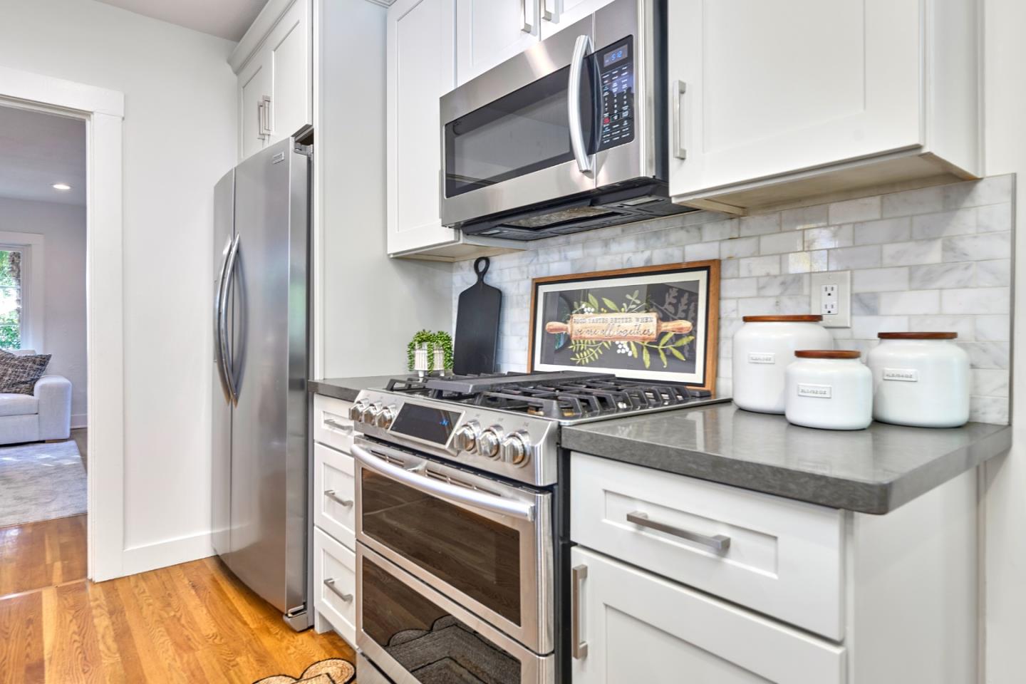 Detail Gallery Image 7 of 25 For 767 Calderon Ave, Mountain View,  CA 94041 - 2 Beds | 1 Baths