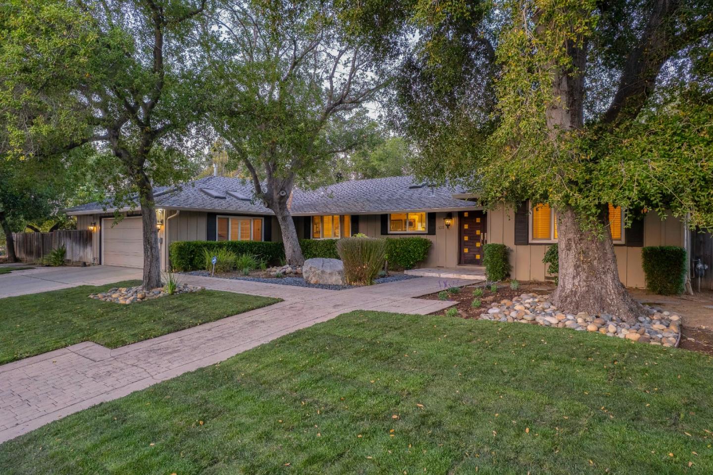 Detail Gallery Image 3 of 52 For 13010 Glen Brae Dr, Saratoga,  CA 95070 - 4 Beds | 3/1 Baths