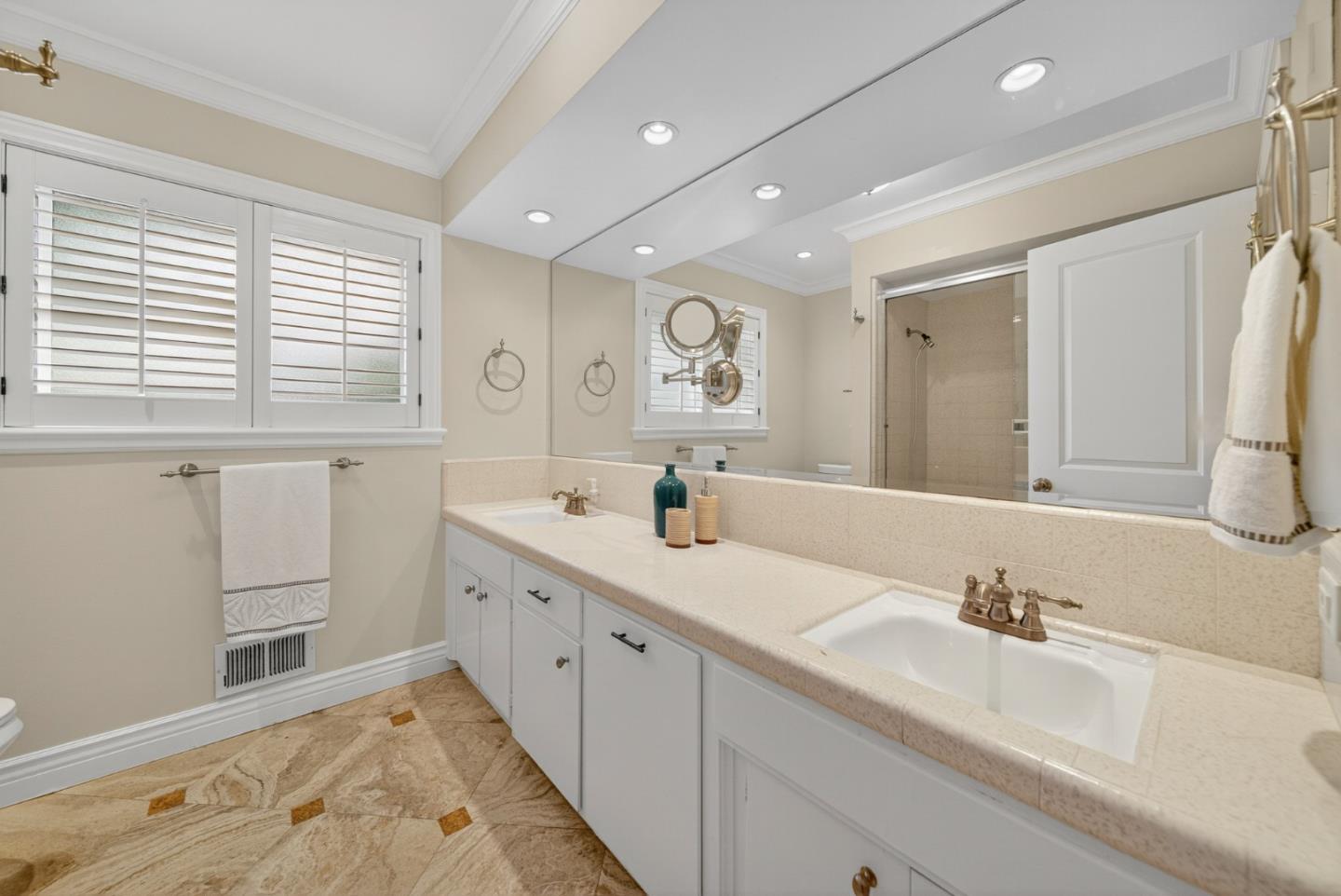 Detail Gallery Image 37 of 52 For 13010 Glen Brae Dr, Saratoga,  CA 95070 - 4 Beds | 3/1 Baths