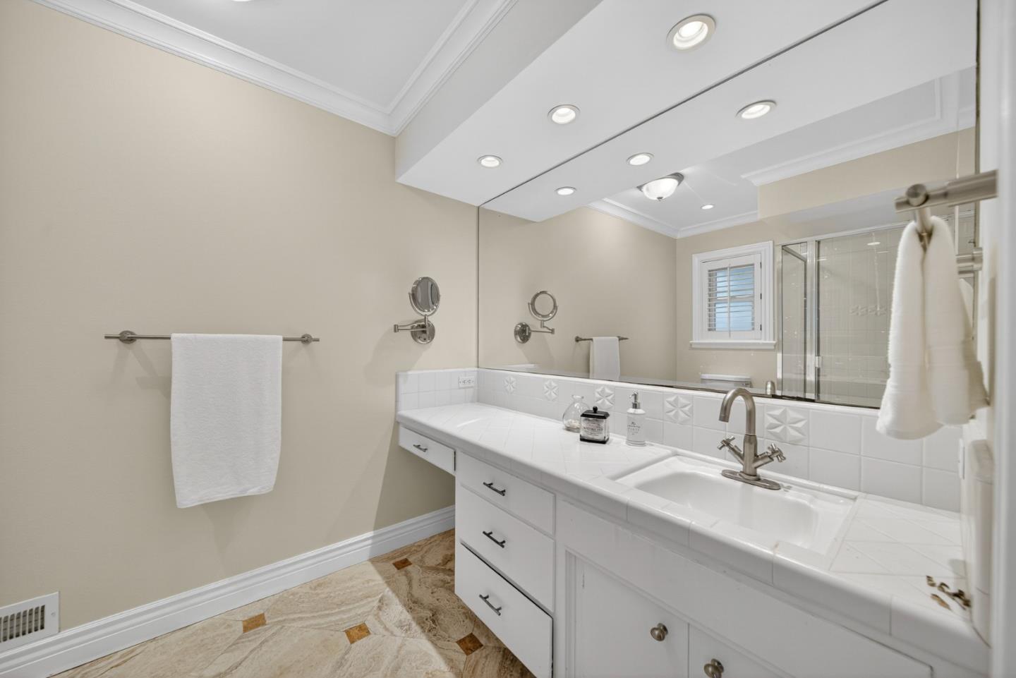 Detail Gallery Image 45 of 52 For 13010 Glen Brae Dr, Saratoga,  CA 95070 - 4 Beds | 3/1 Baths