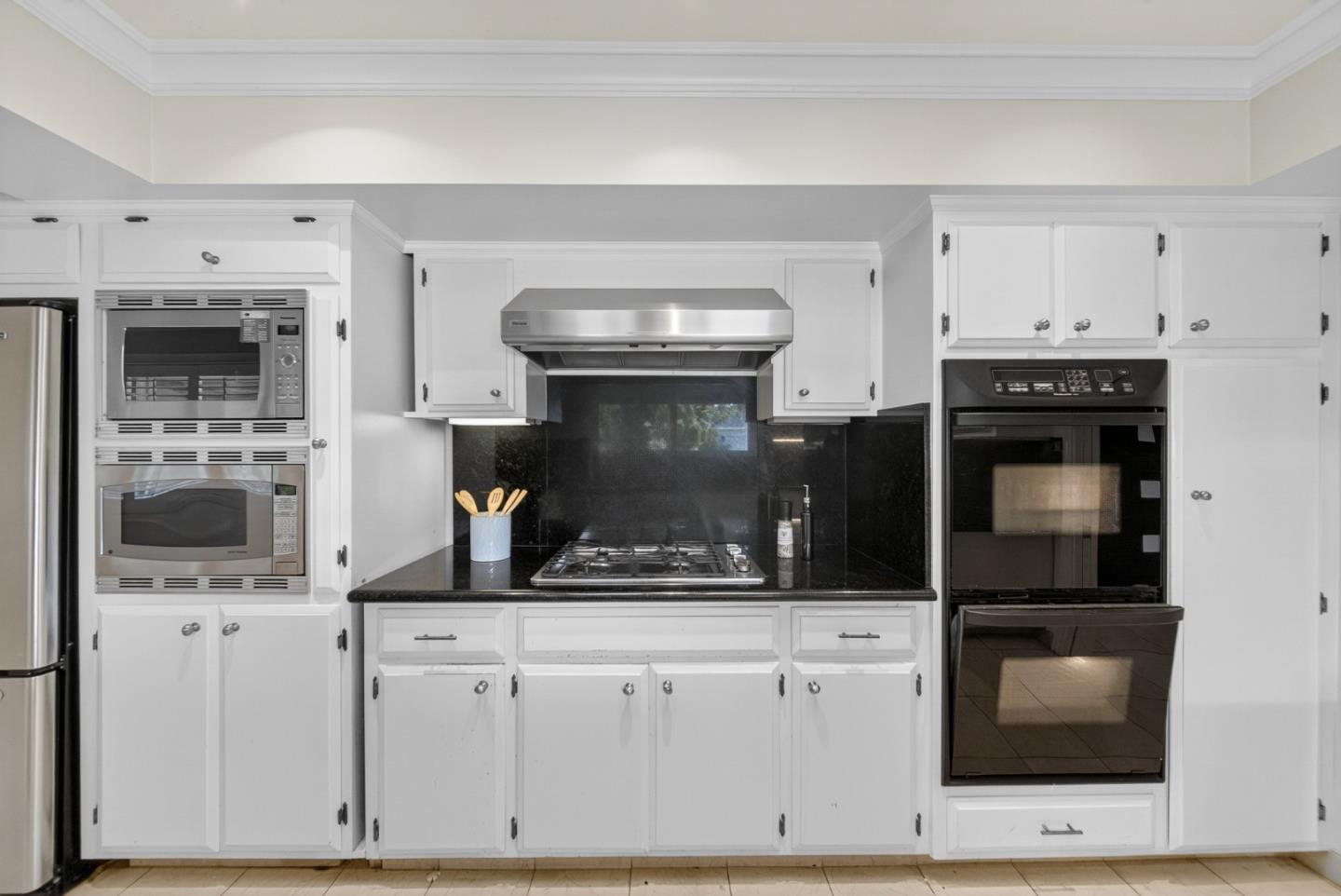 Detail Gallery Image 8 of 52 For 13010 Glen Brae Dr, Saratoga,  CA 95070 - 4 Beds | 3/1 Baths