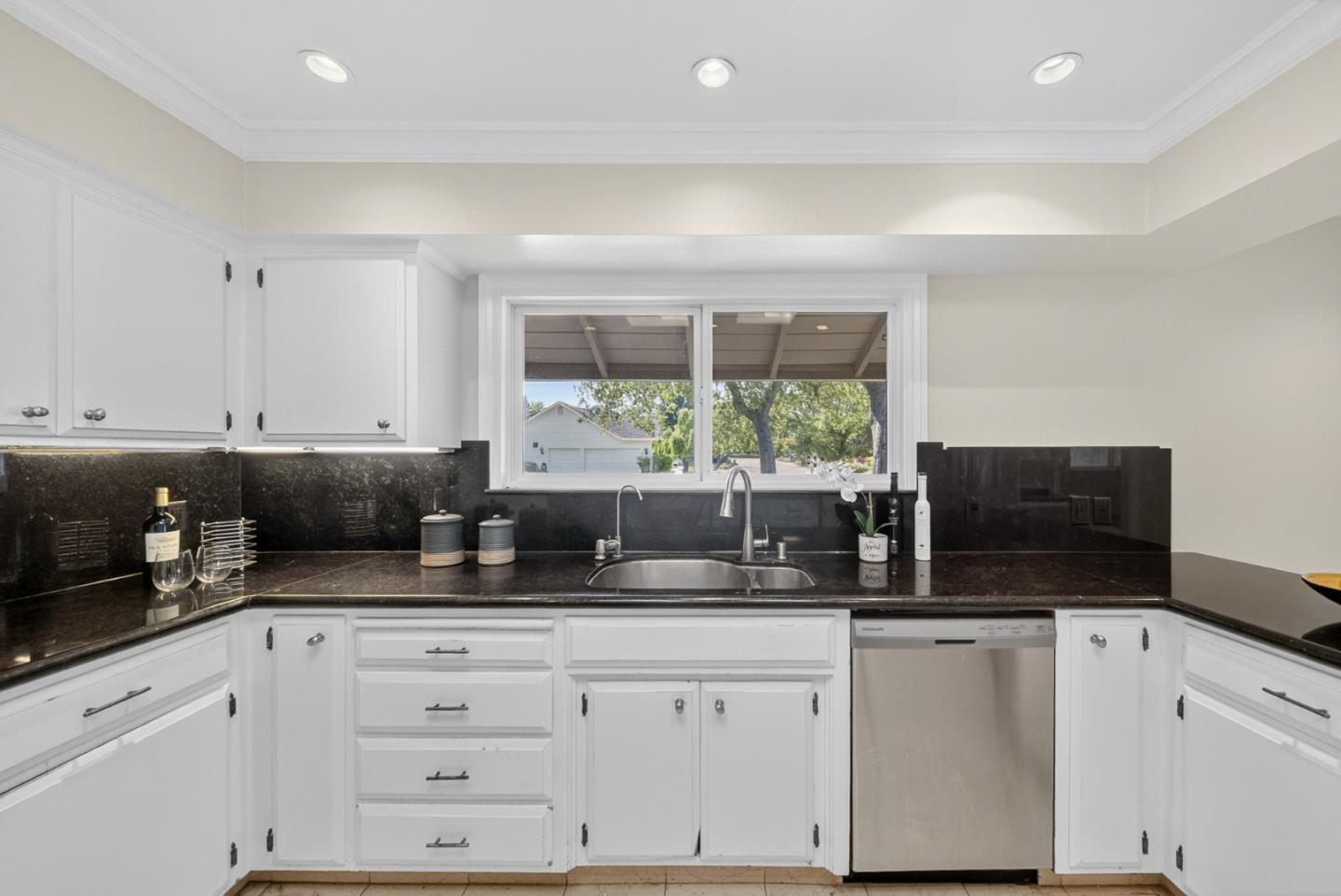 Detail Gallery Image 9 of 52 For 13010 Glen Brae Dr, Saratoga,  CA 95070 - 4 Beds | 3/1 Baths