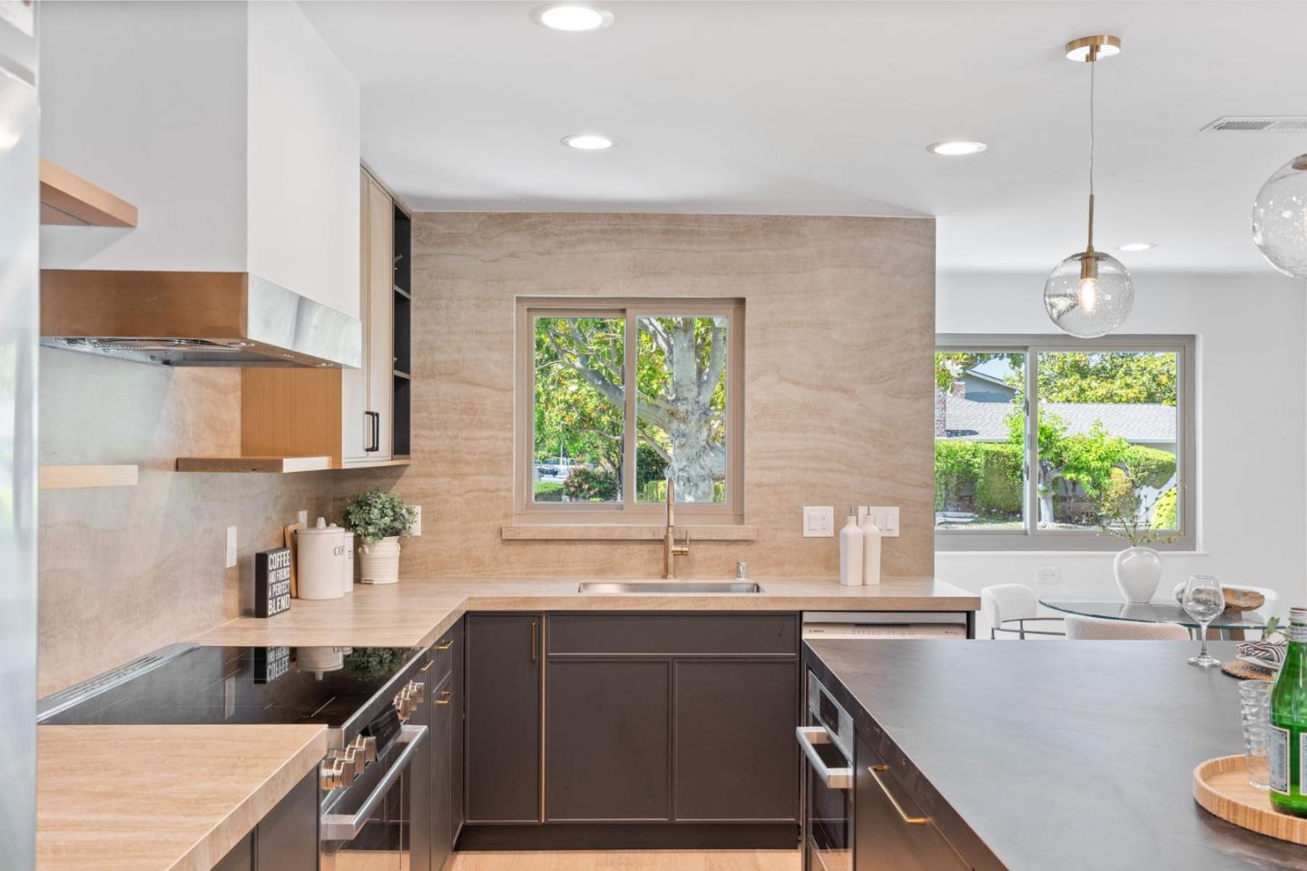 Detail Gallery Image 12 of 29 For 1961 Fordham Way, Mountain View,  CA 94040 - 4 Beds | 2 Baths