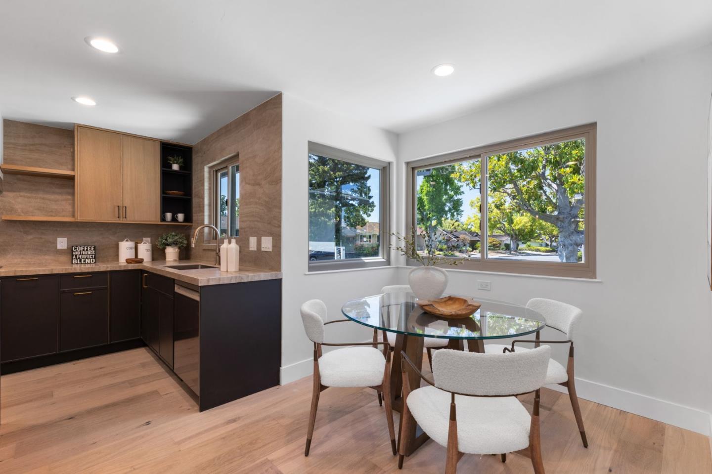 Detail Gallery Image 13 of 29 For 1961 Fordham Way, Mountain View,  CA 94040 - 4 Beds | 2 Baths