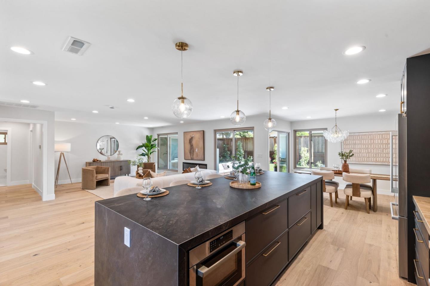 Detail Gallery Image 15 of 29 For 1961 Fordham Way, Mountain View,  CA 94040 - 4 Beds | 2 Baths