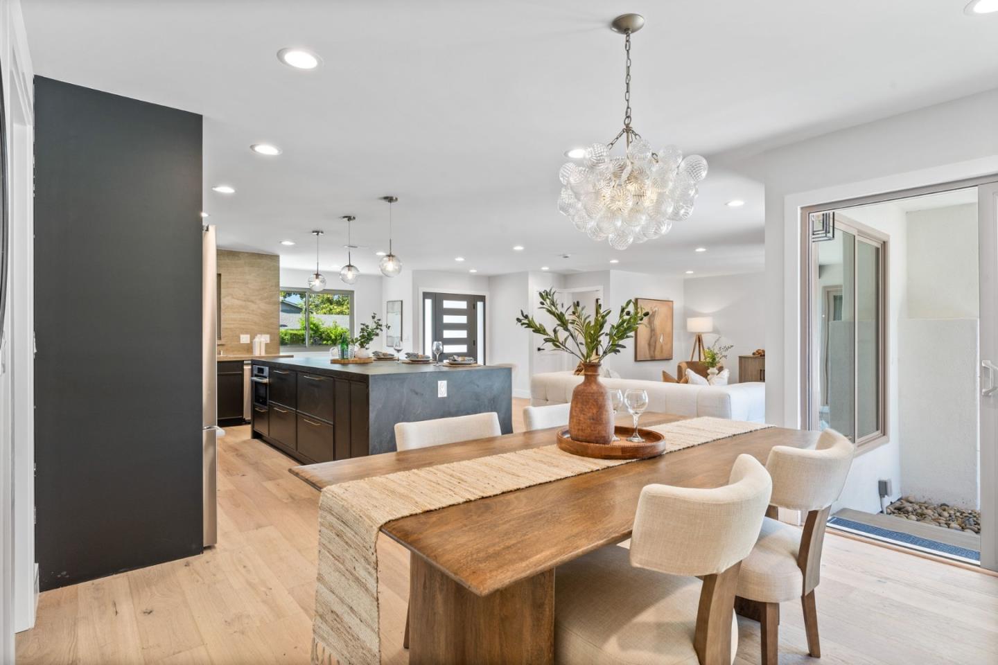 Detail Gallery Image 17 of 29 For 1961 Fordham Way, Mountain View,  CA 94040 - 4 Beds | 2 Baths