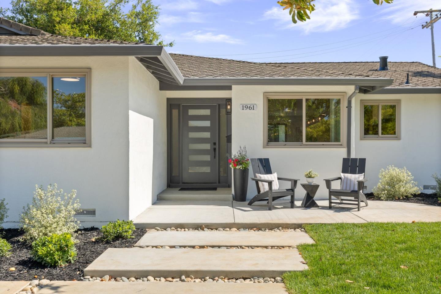 Detail Gallery Image 4 of 29 For 1961 Fordham Way, Mountain View,  CA 94040 - 4 Beds | 2 Baths