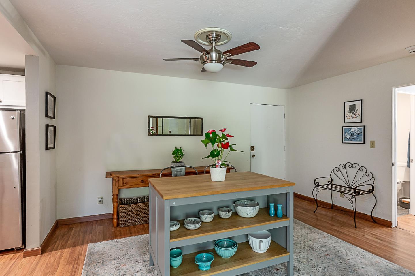 Detail Gallery Image 10 of 19 For 1033 Crestview Dr #308,  Mountain View,  CA 94040 - 1 Beds | 1 Baths