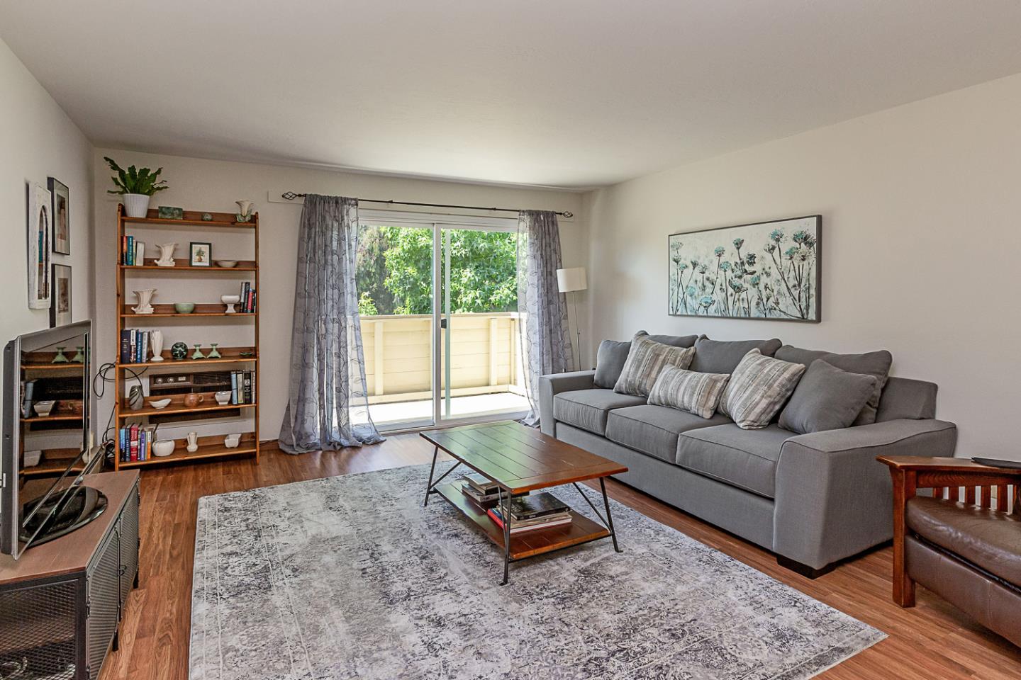 Detail Gallery Image 2 of 19 For 1033 Crestview Dr #308,  Mountain View,  CA 94040 - 1 Beds | 1 Baths