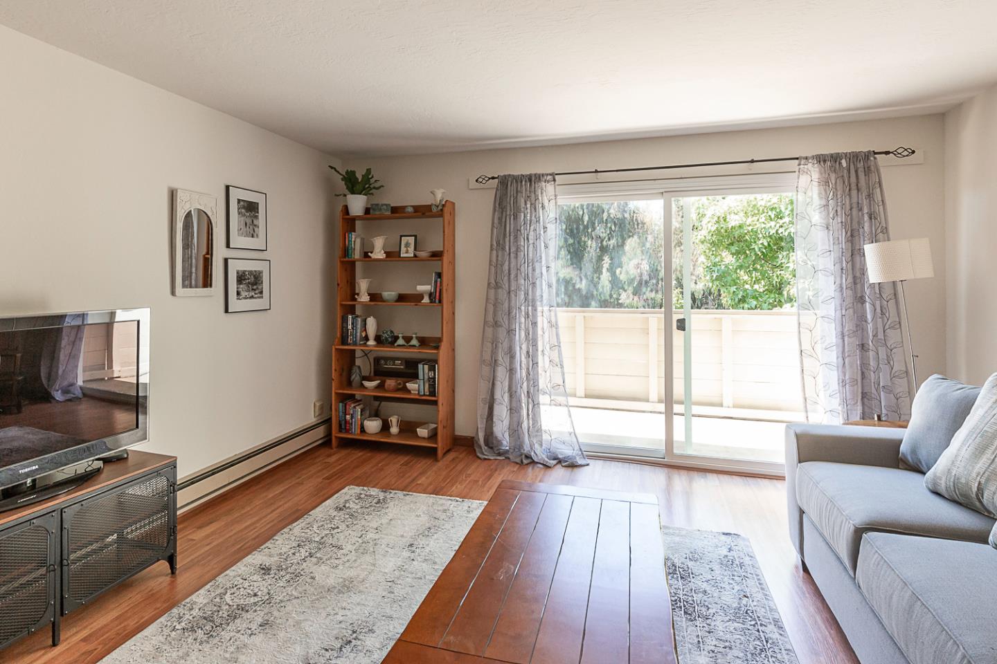 Detail Gallery Image 3 of 19 For 1033 Crestview Dr #308,  Mountain View,  CA 94040 - 1 Beds | 1 Baths