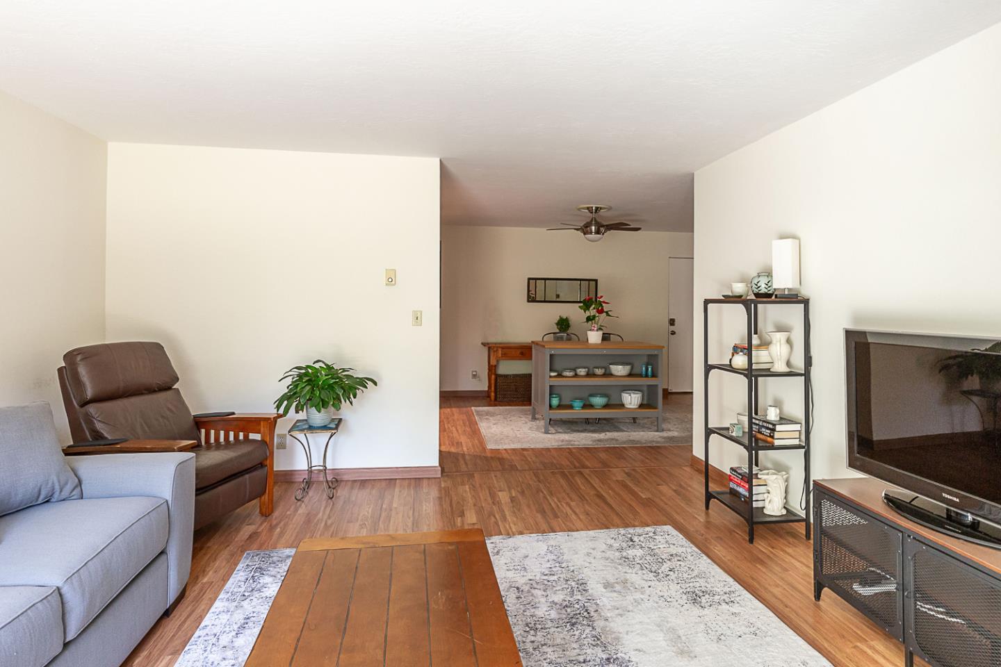 Detail Gallery Image 6 of 19 For 1033 Crestview Dr #308,  Mountain View,  CA 94040 - 1 Beds | 1 Baths