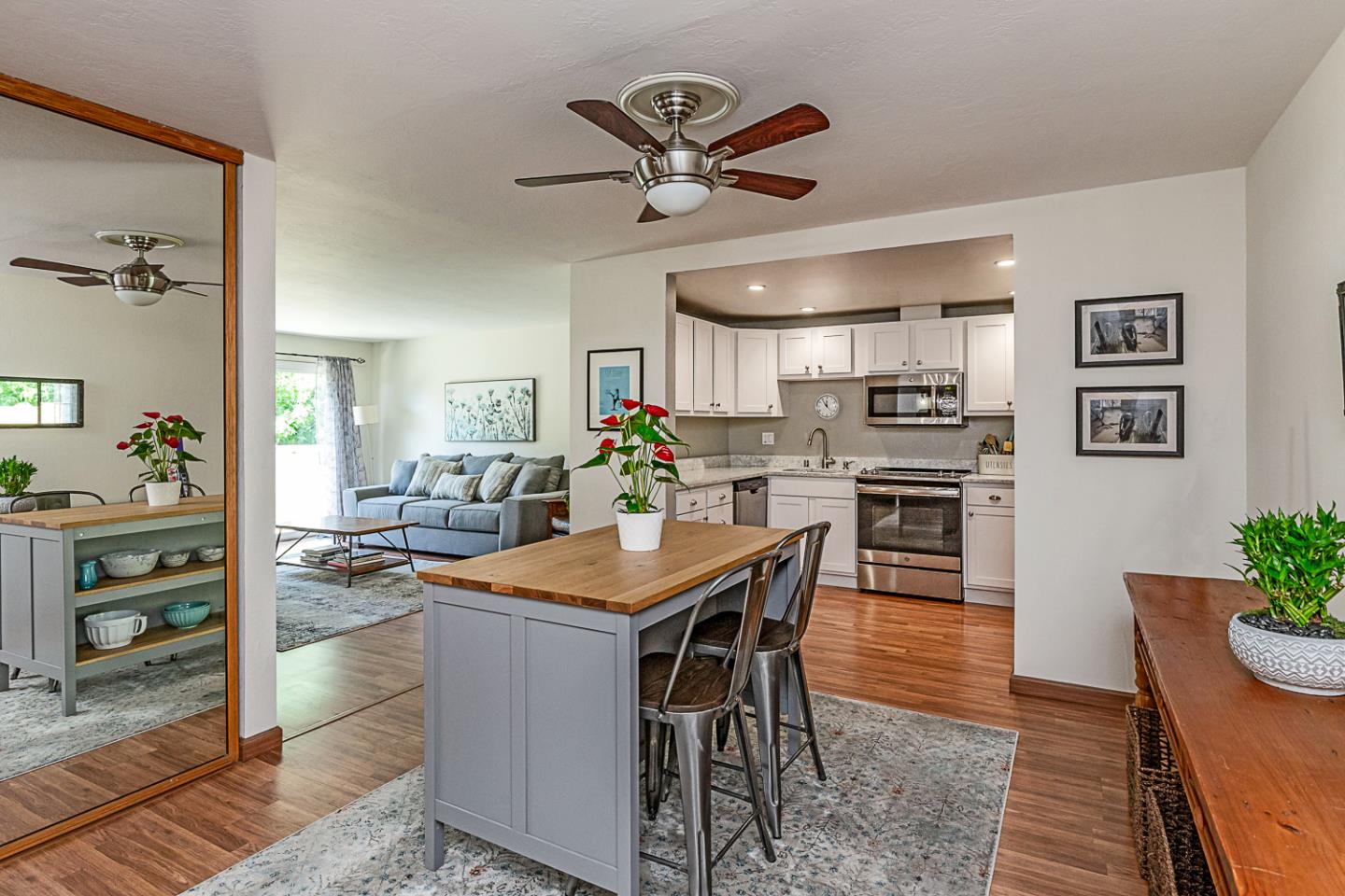 Detail Gallery Image 8 of 19 For 1033 Crestview Dr #308,  Mountain View,  CA 94040 - 1 Beds | 1 Baths