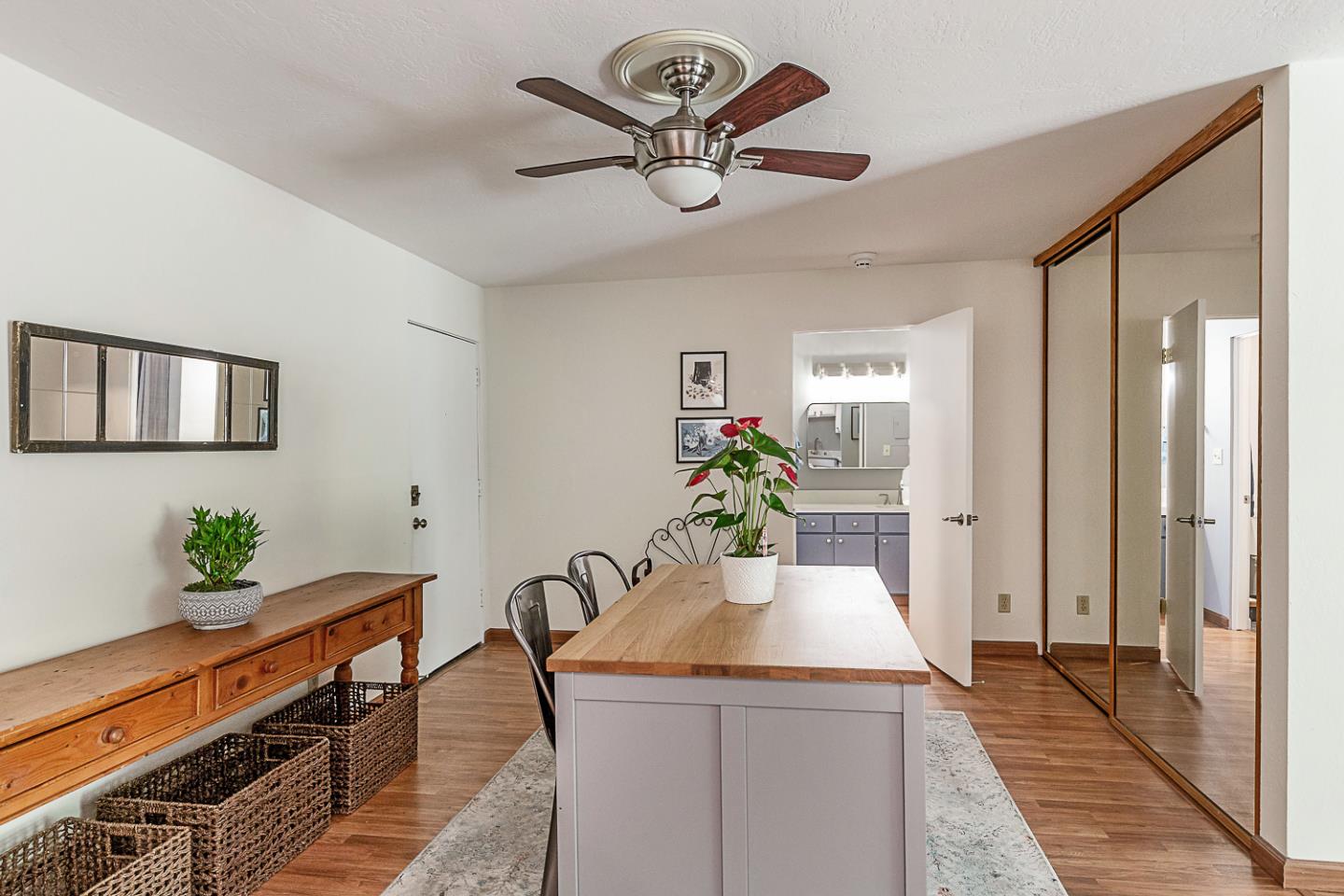 Detail Gallery Image 9 of 19 For 1033 Crestview Dr #308,  Mountain View,  CA 94040 - 1 Beds | 1 Baths