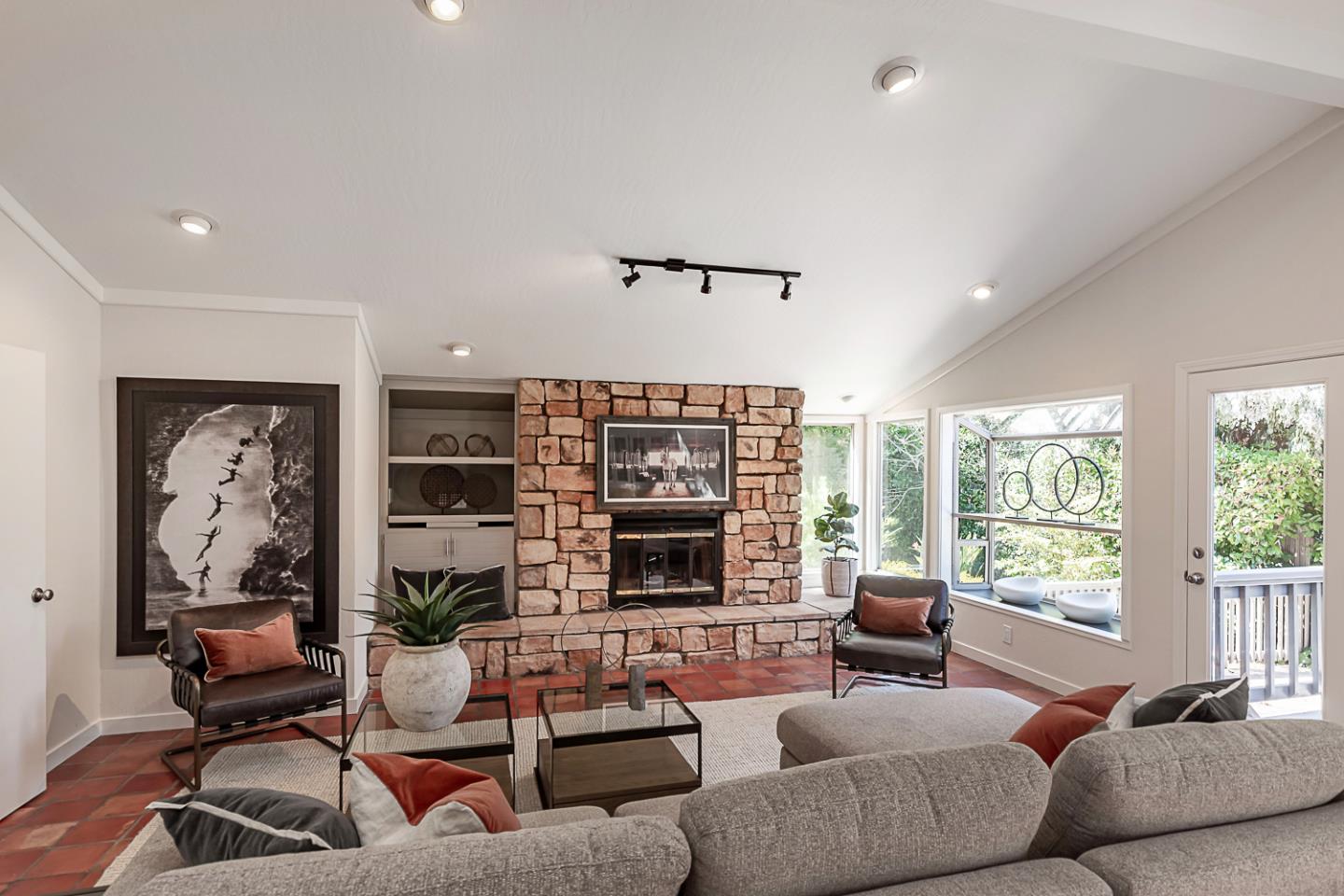 Detail Gallery Image 12 of 37 For 1231 Gronwall Ln, Los Altos,  CA 94024 - 4 Beds | 3 Baths