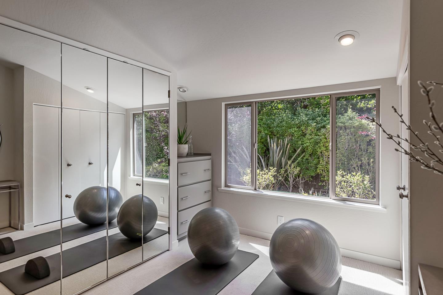 Detail Gallery Image 14 of 37 For 1231 Gronwall Ln, Los Altos,  CA 94024 - 4 Beds | 3 Baths
