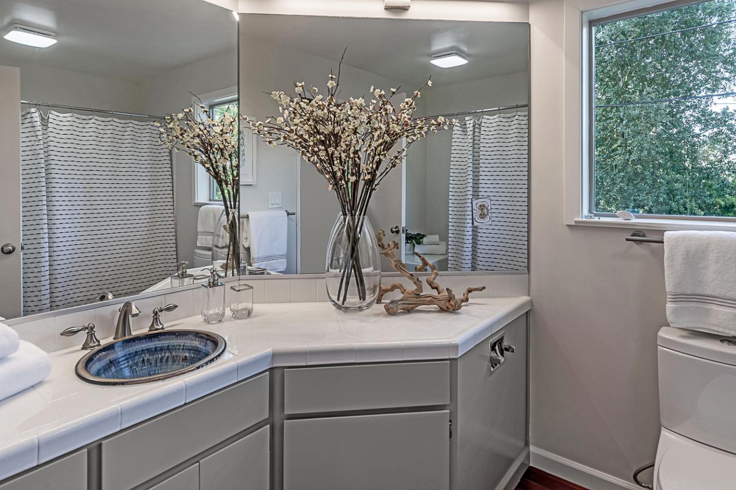 Detail Gallery Image 19 of 37 For 1231 Gronwall Ln, Los Altos,  CA 94024 - 4 Beds | 3 Baths