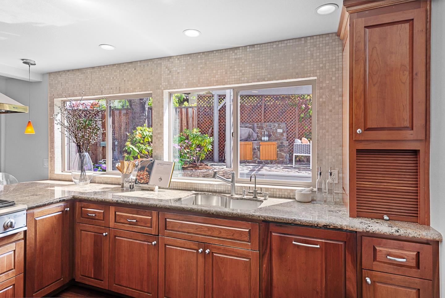 Detail Gallery Image 9 of 37 For 1231 Gronwall Ln, Los Altos,  CA 94024 - 4 Beds | 3 Baths