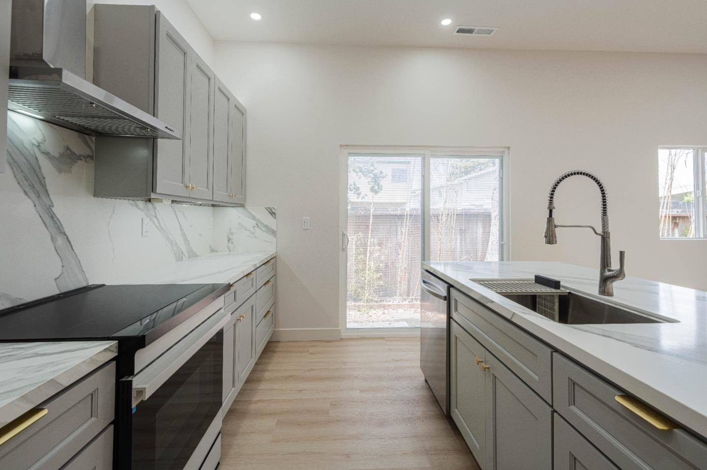 Detail Gallery Image 10 of 23 For 987 Harcourt Ave #D,  Seaside,  CA 93955 - 3 Beds | 1/1 Baths