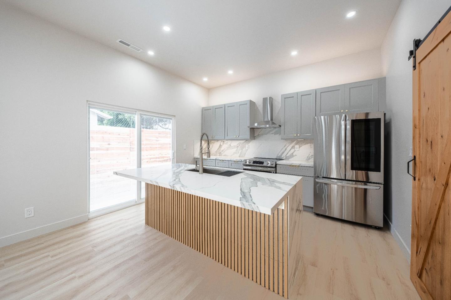Detail Gallery Image 13 of 23 For 987 Harcourt Ave #D,  Seaside,  CA 93955 - 3 Beds | 1/1 Baths