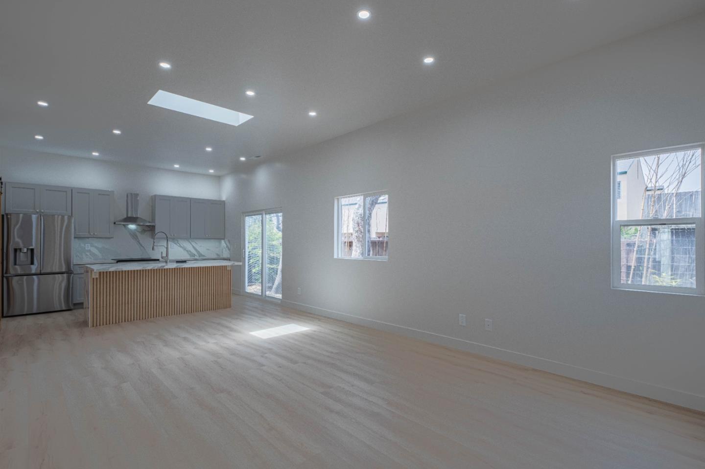 Detail Gallery Image 3 of 23 For 987 Harcourt Ave #D,  Seaside,  CA 93955 - 3 Beds | 1/1 Baths