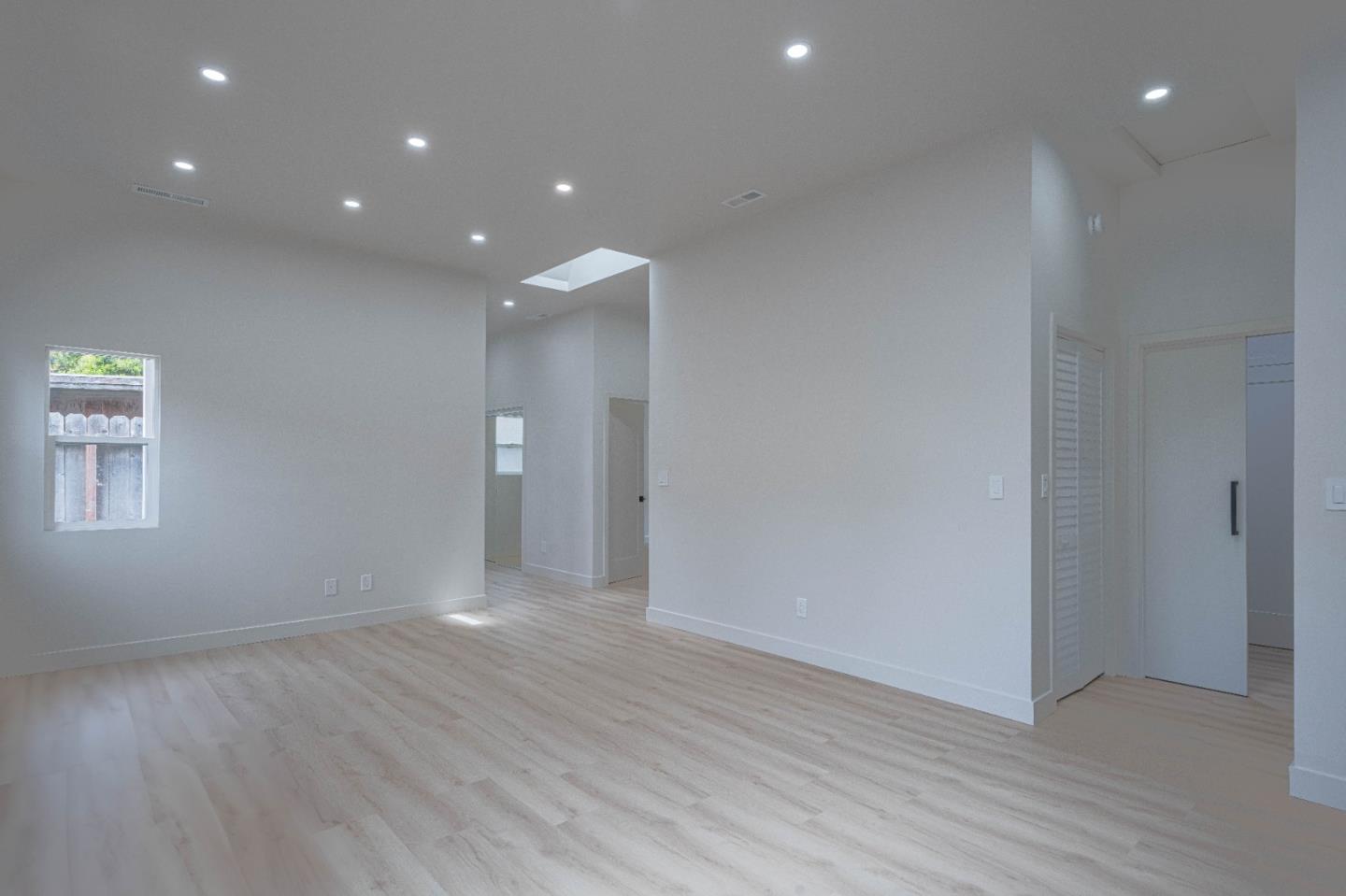 Detail Gallery Image 4 of 23 For 987 Harcourt Ave #D,  Seaside,  CA 93955 - 3 Beds | 1/1 Baths