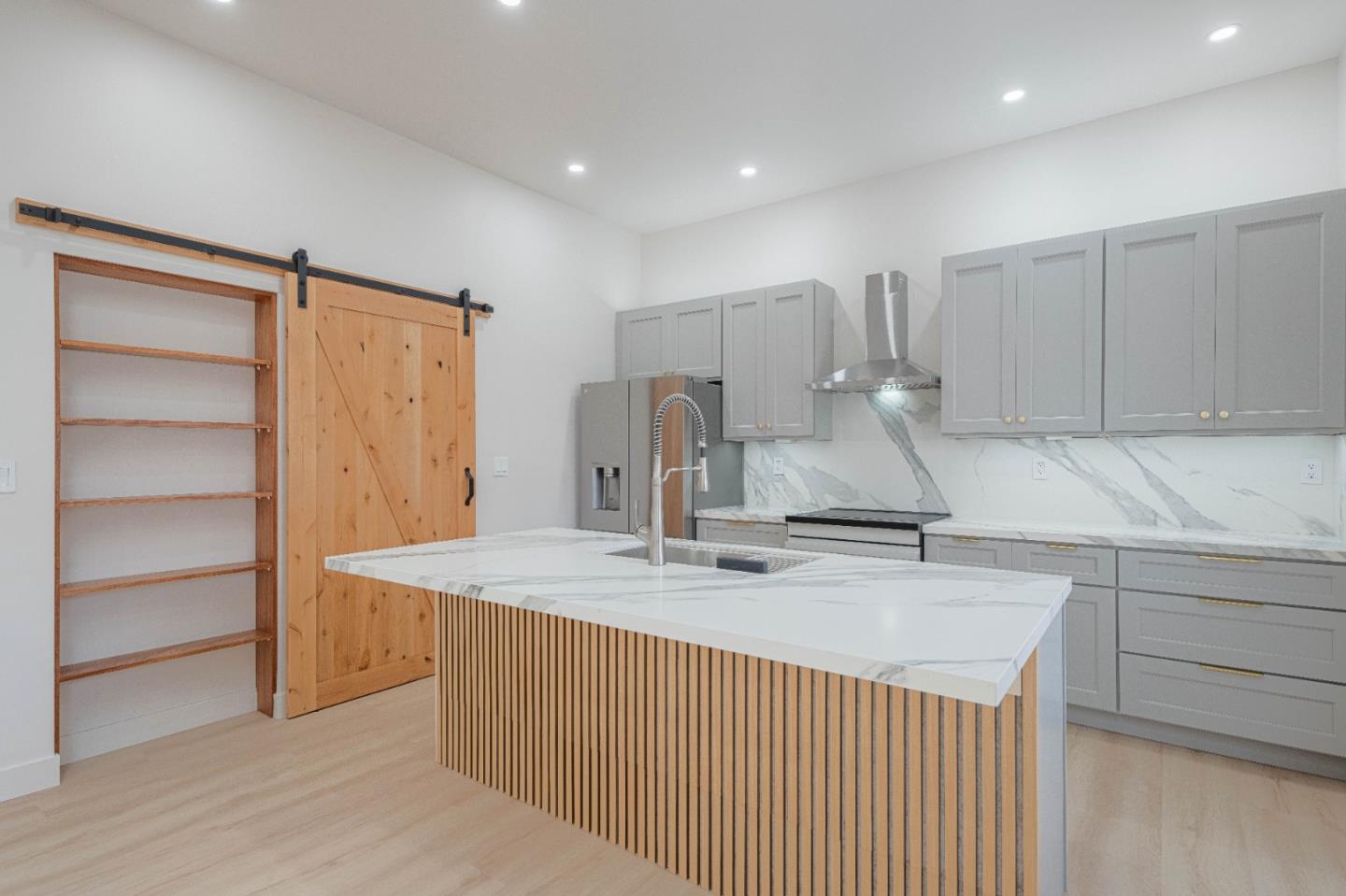 Detail Gallery Image 5 of 23 For 987 Harcourt Ave #D,  Seaside,  CA 93955 - 3 Beds | 1/1 Baths