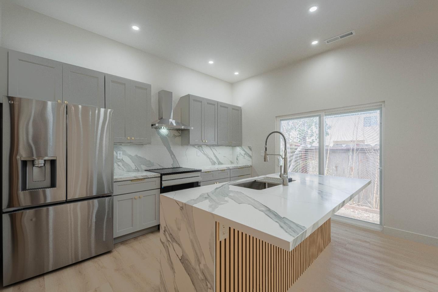 Detail Gallery Image 8 of 23 For 987 Harcourt Ave #D,  Seaside,  CA 93955 - 3 Beds | 1/1 Baths