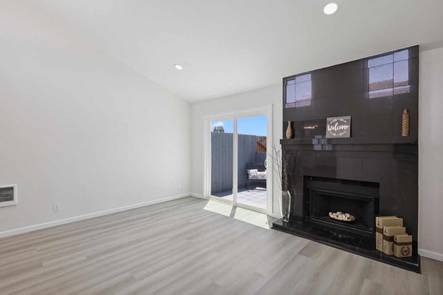 Detail Gallery Image 10 of 27 For 113 White Pine Dr, Vallejo,  CA 94591 - 2 Beds | 1/1 Baths