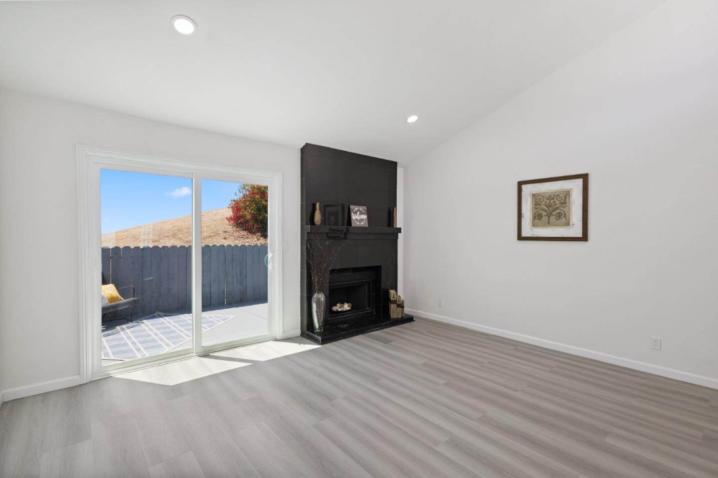 Detail Gallery Image 11 of 27 For 113 White Pine Dr, Vallejo,  CA 94591 - 2 Beds | 1/1 Baths