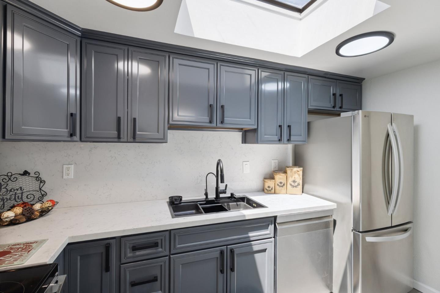 Detail Gallery Image 6 of 27 For 113 White Pine Dr, Vallejo,  CA 94591 - 2 Beds | 1/1 Baths