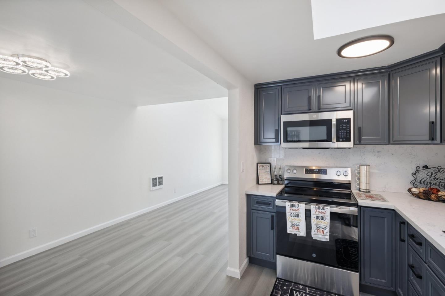 Detail Gallery Image 7 of 27 For 113 White Pine Dr, Vallejo,  CA 94591 - 2 Beds | 1/1 Baths