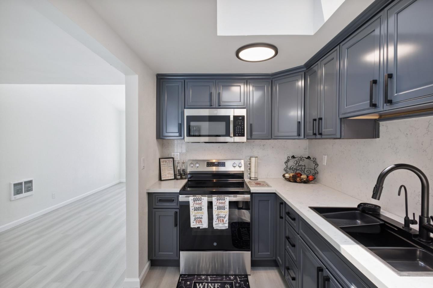 Detail Gallery Image 8 of 27 For 113 White Pine Dr, Vallejo,  CA 94591 - 2 Beds | 1/1 Baths
