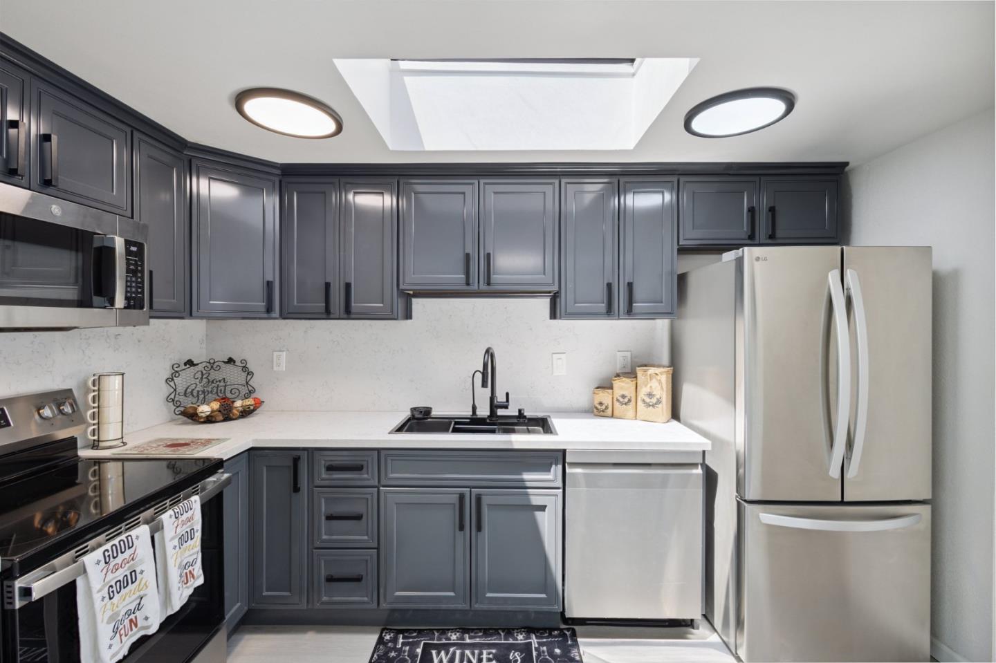 Detail Gallery Image 9 of 27 For 113 White Pine Dr, Vallejo,  CA 94591 - 2 Beds | 1/1 Baths